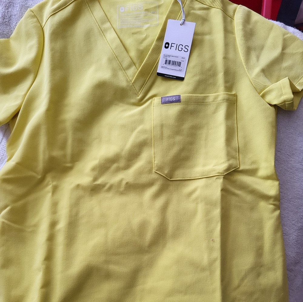 Figs scrub top